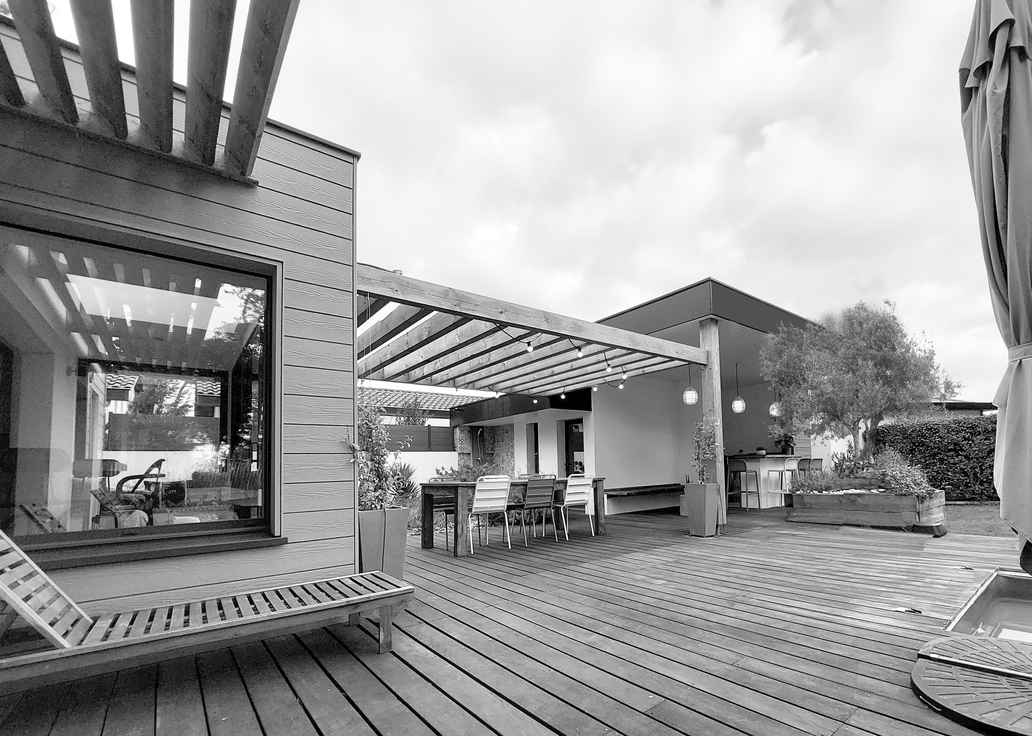 Pool House avec terrasse bois dans les Landes